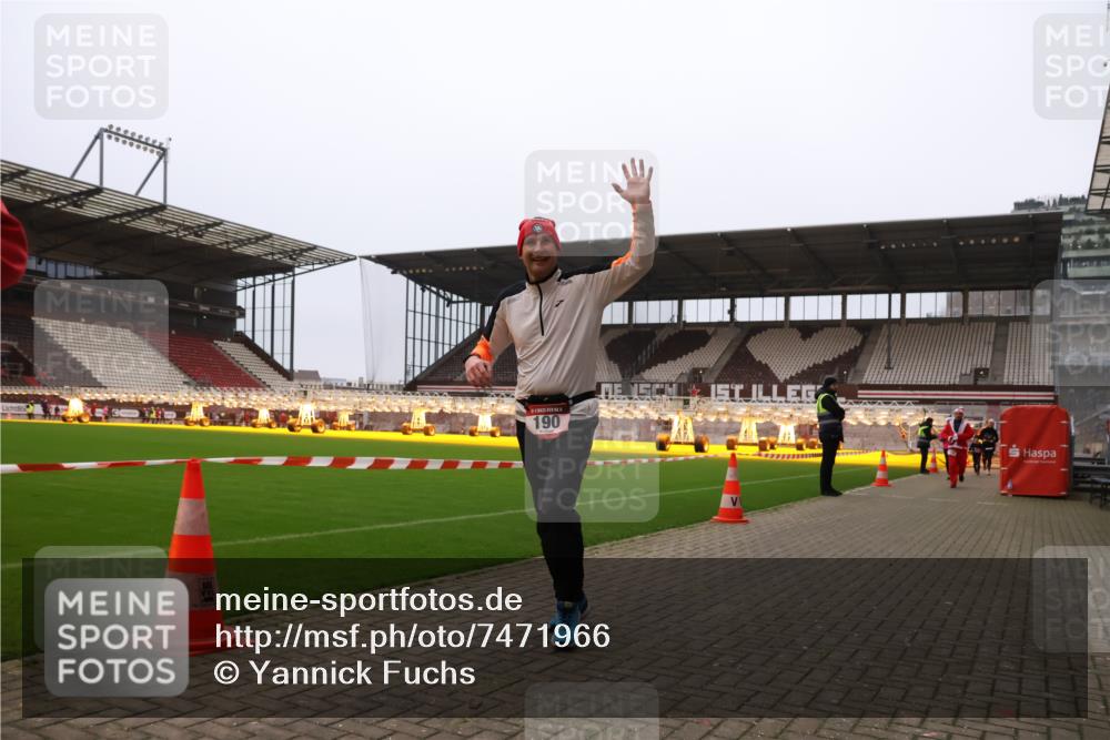 08.12.2024 - St. Pauli X-Mass-Run No. 14 Yannick Fuchs http://msf.ph/oto/7471966 08.12.2024 10:06:13 Ziel 40, 65, 175, 696, 1013, 1016, 1068, 1232, 1243, 1563, 2474, 2894, 3006 meine-sportfotos.de