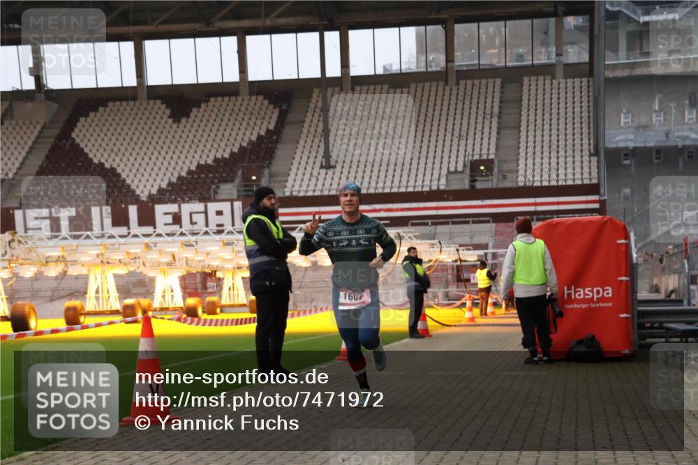 08.12.2024 - St. Pauli X-Mass-Run No. 14 Yannick Fuchs http://msf.ph/oto/7471972 08.12.2024 09:51:04 Ziel 2, 1607 meine-sportfotos.de
