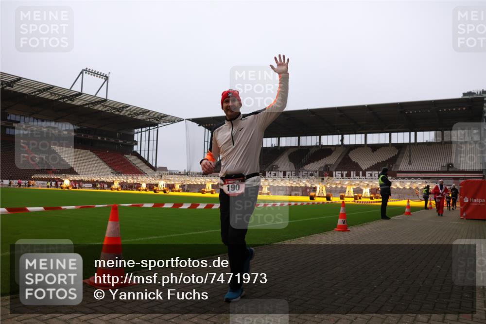 08.12.2024 - St. Pauli X-Mass-Run No. 14 Yannick Fuchs http://msf.ph/oto/7471973 08.12.2024 10:06:13 Ziel 40, 65, 175, 696, 1013, 1016, 1068, 1232, 1243, 1563, 2474, 2894, 3006 meine-sportfotos.de