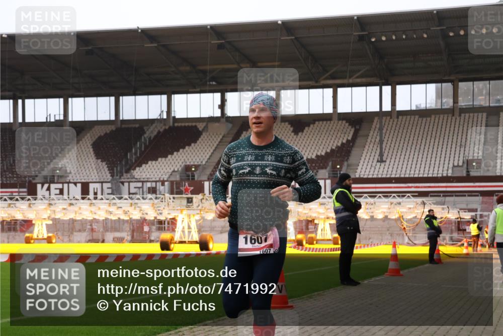 08.12.2024 - St. Pauli X-Mass-Run No. 14 Yannick Fuchs http://msf.ph/oto/7471992 08.12.2024 09:51:06 Ziel 2, 1607 meine-sportfotos.de