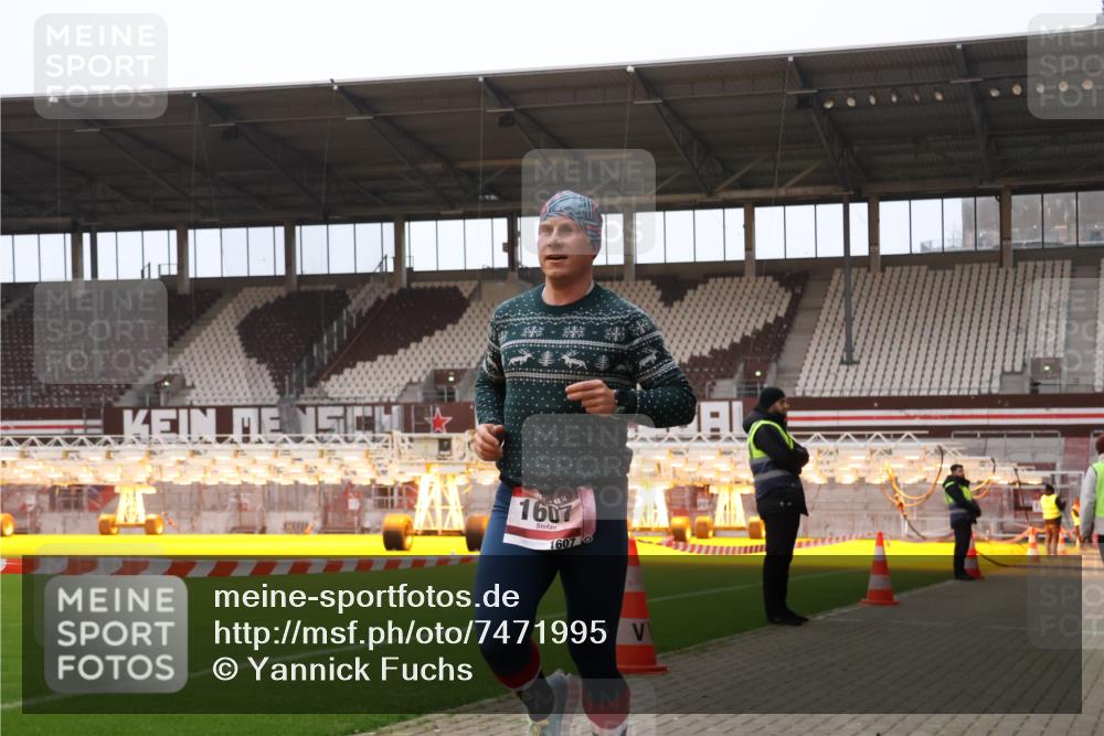 08.12.2024 - St. Pauli X-Mass-Run No. 14 Yannick Fuchs http://msf.ph/oto/7471995 08.12.2024 09:51:06 Ziel 2, 1607 meine-sportfotos.de