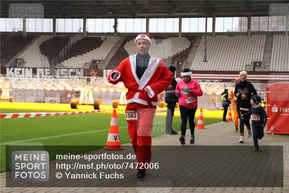 08.12.2024 - St. Pauli X-Mass-Run No. 14 Yannick Fuchs http://msf.ph/oto/7472006 08.12.2024 10:06:18 Ziel 40, 65, 696, 1013, 1016, 1068, 1232, 1563, 2894, 3006 meine-sportfotos.de