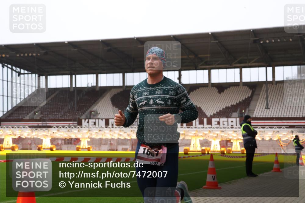08.12.2024 - St. Pauli X-Mass-Run No. 14 Yannick Fuchs http://msf.ph/oto/7472007 08.12.2024 09:51:06 Ziel 2, 1607 meine-sportfotos.de
