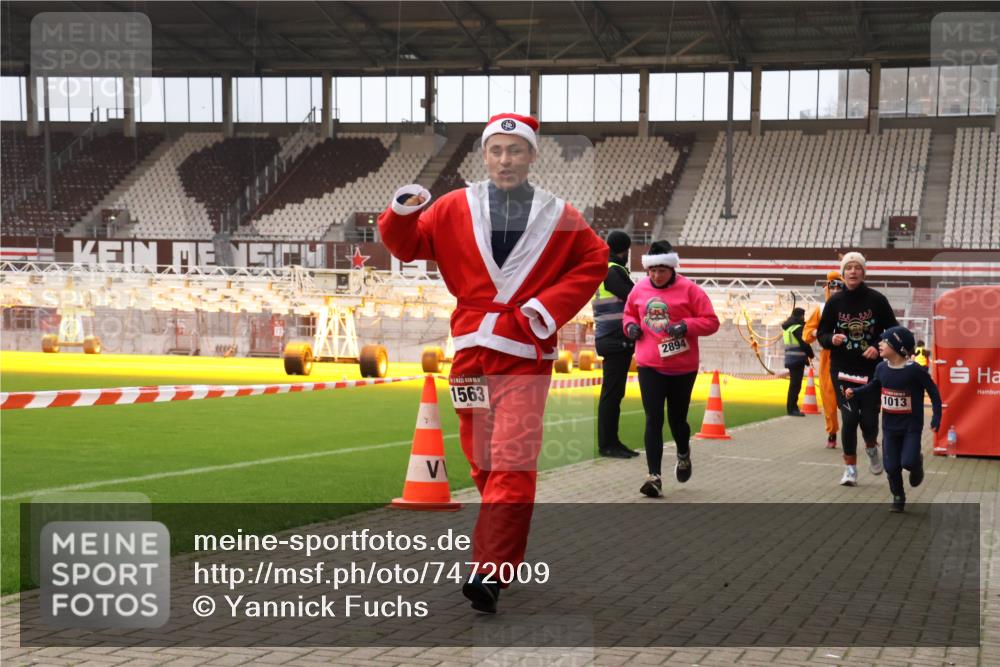 08.12.2024 - St. Pauli X-Mass-Run No. 14 Yannick Fuchs http://msf.ph/oto/7472009 08.12.2024 10:06:18 Ziel 40, 65, 696, 1013, 1016, 1068, 1232, 1563, 2894, 3006 meine-sportfotos.de