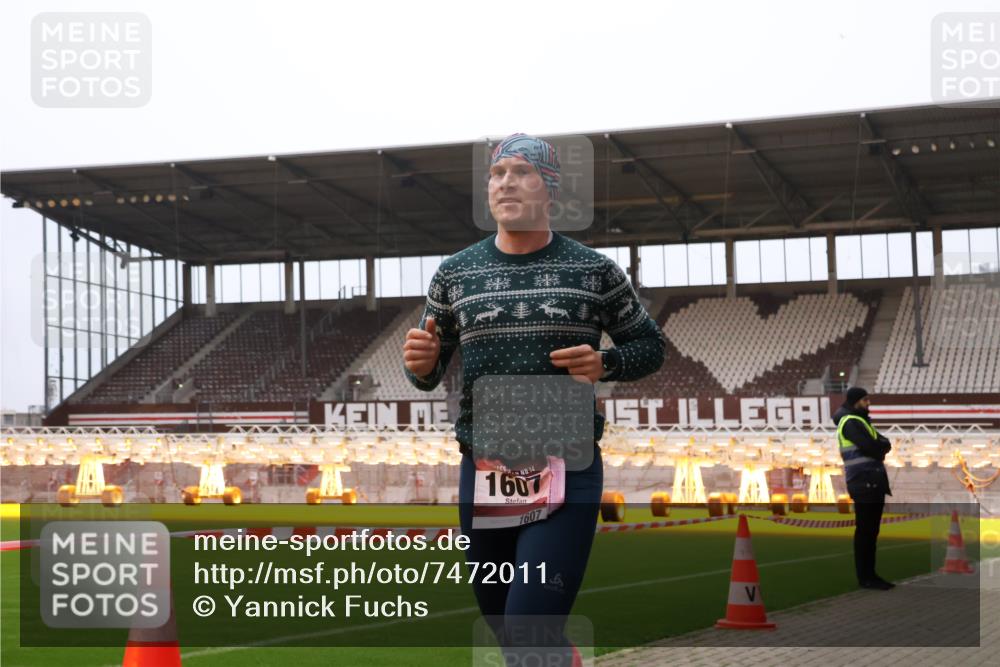 08.12.2024 - St. Pauli X-Mass-Run No. 14 Yannick Fuchs http://msf.ph/oto/7472011 08.12.2024 09:51:06 Ziel 2, 1607 meine-sportfotos.de