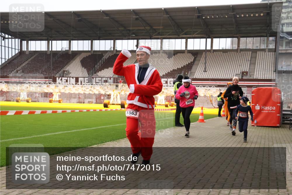 08.12.2024 - St. Pauli X-Mass-Run No. 14 Yannick Fuchs http://msf.ph/oto/7472015 08.12.2024 10:06:18 Ziel 40, 65, 696, 1013, 1016, 1068, 1232, 1563, 2894, 3006 meine-sportfotos.de
