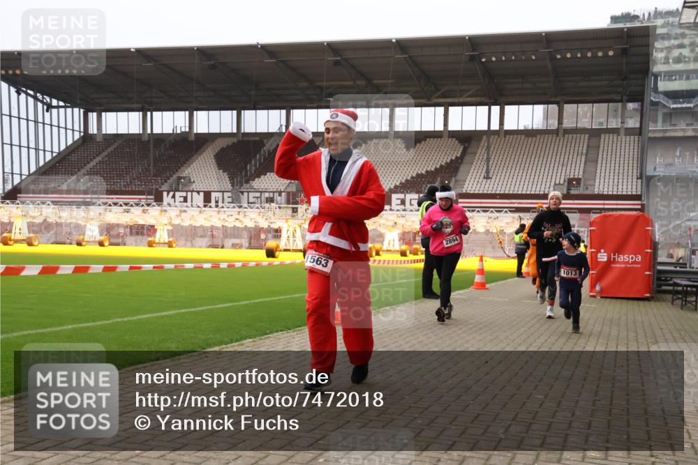 08.12.2024 - St. Pauli X-Mass-Run No. 14 Yannick Fuchs http://msf.ph/oto/7472018 08.12.2024 10:06:18 Ziel 40, 65, 696, 1013, 1016, 1068, 1232, 1563, 2894, 3006 meine-sportfotos.de