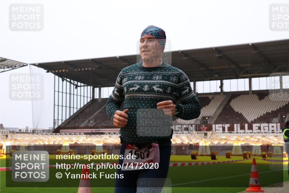 08.12.2024 - St. Pauli X-Mass-Run No. 14 Yannick Fuchs http://msf.ph/oto/7472020 08.12.2024 09:51:07 Ziel 2, 1607 meine-sportfotos.de