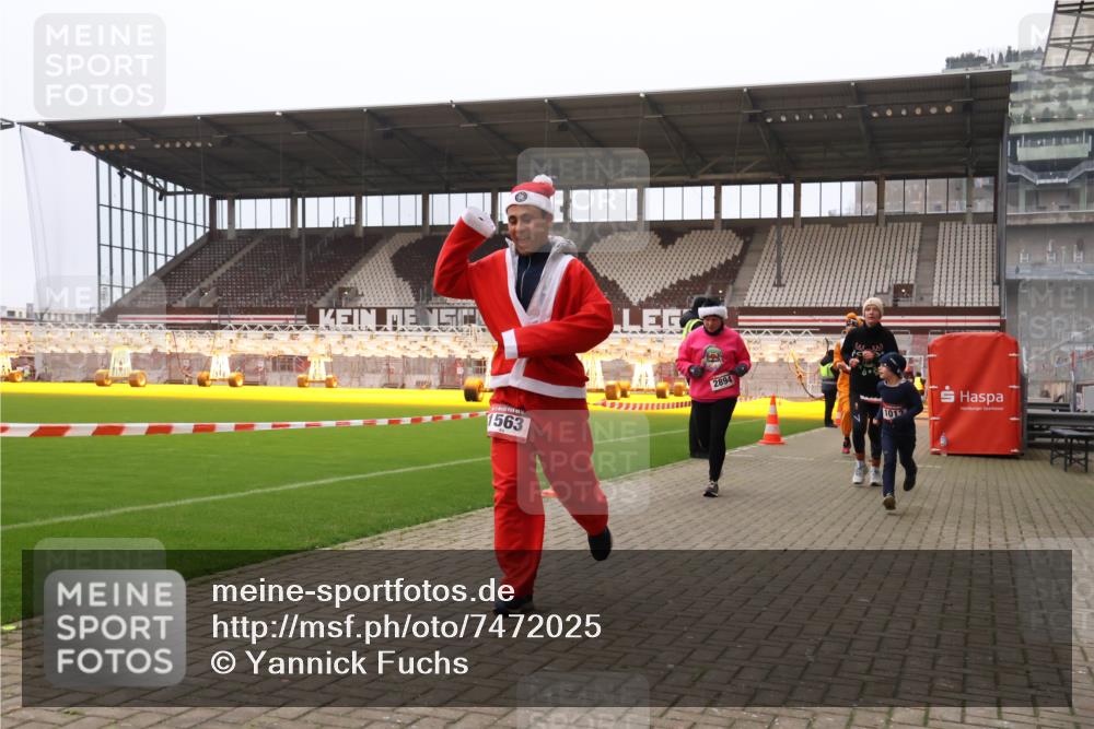 08.12.2024 - St. Pauli X-Mass-Run No. 14 Yannick Fuchs http://msf.ph/oto/7472025 08.12.2024 10:06:18 Ziel 40, 65, 696, 1013, 1016, 1068, 1232, 1563, 2894, 3006 meine-sportfotos.de