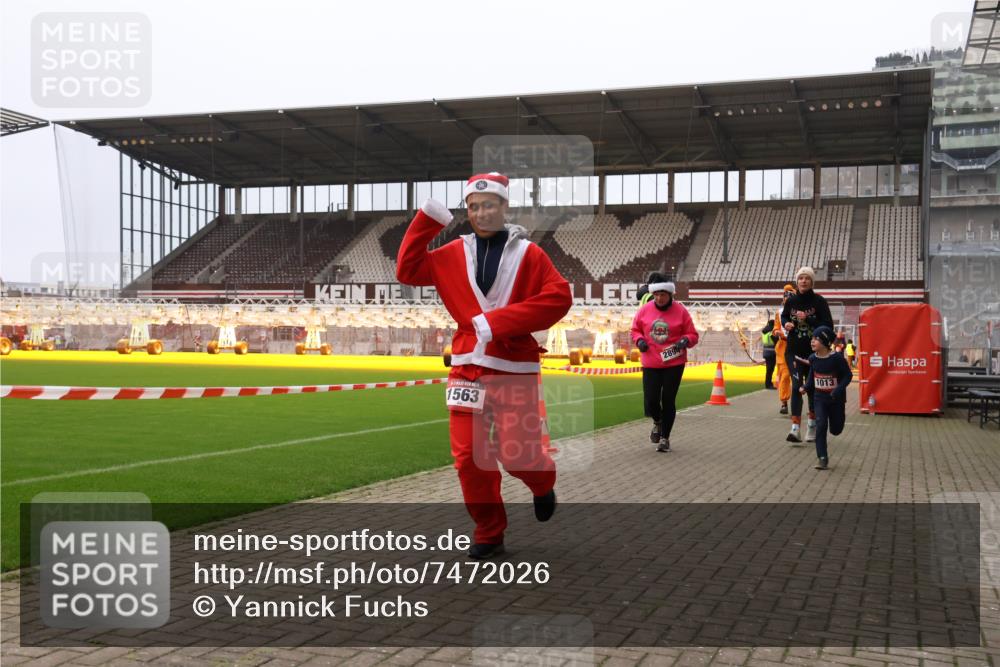08.12.2024 - St. Pauli X-Mass-Run No. 14 Yannick Fuchs http://msf.ph/oto/7472026 08.12.2024 10:06:19 Ziel 40, 65, 78, 696, 1013, 1016, 1068, 1232, 1563, 2894, 3006 meine-sportfotos.de