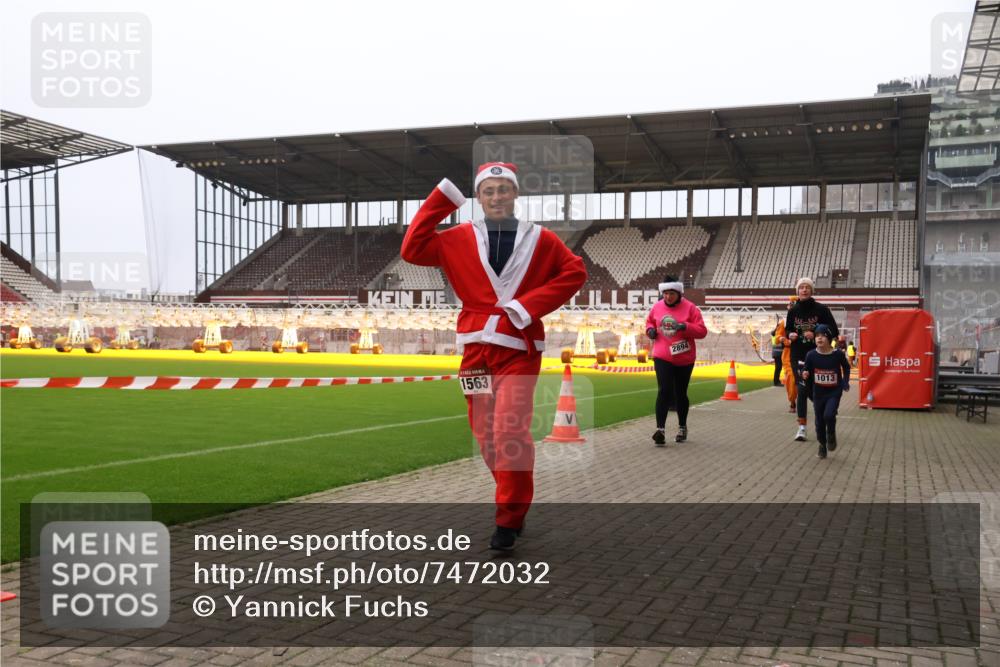 08.12.2024 - St. Pauli X-Mass-Run No. 14 Yannick Fuchs http://msf.ph/oto/7472032 08.12.2024 10:06:19 Ziel 40, 65, 78, 696, 1013, 1016, 1068, 1232, 1563, 2894, 3006 meine-sportfotos.de