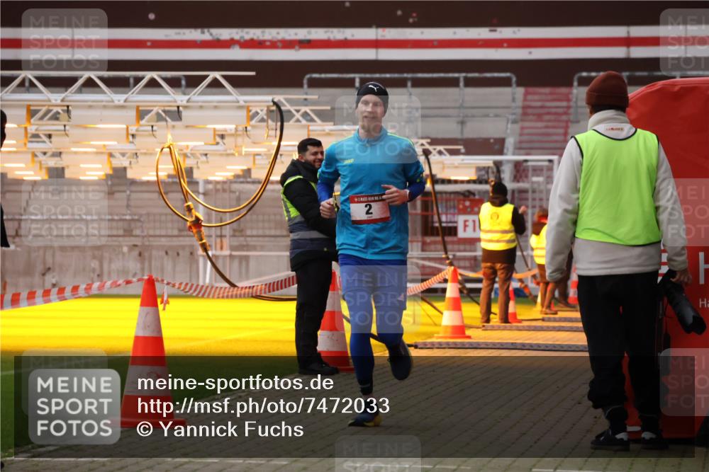 08.12.2024 - St. Pauli X-Mass-Run No. 14 Yannick Fuchs http://msf.ph/oto/7472033 08.12.2024 09:51:13 Ziel 2, 1607, 3309 meine-sportfotos.de
