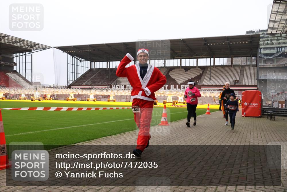 08.12.2024 - St. Pauli X-Mass-Run No. 14 Yannick Fuchs http://msf.ph/oto/7472035 08.12.2024 10:06:19 Ziel 40, 65, 78, 696, 1013, 1016, 1068, 1232, 1563, 2894, 3006 meine-sportfotos.de