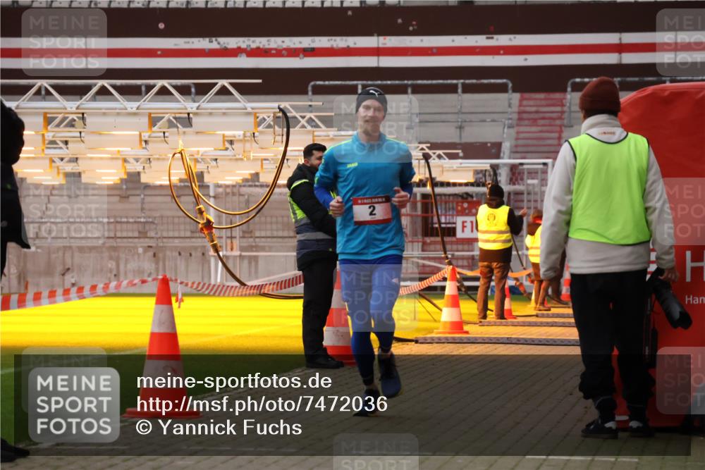 08.12.2024 - St. Pauli X-Mass-Run No. 14 Yannick Fuchs http://msf.ph/oto/7472036 08.12.2024 09:51:13 Ziel 2, 1607, 3309 meine-sportfotos.de