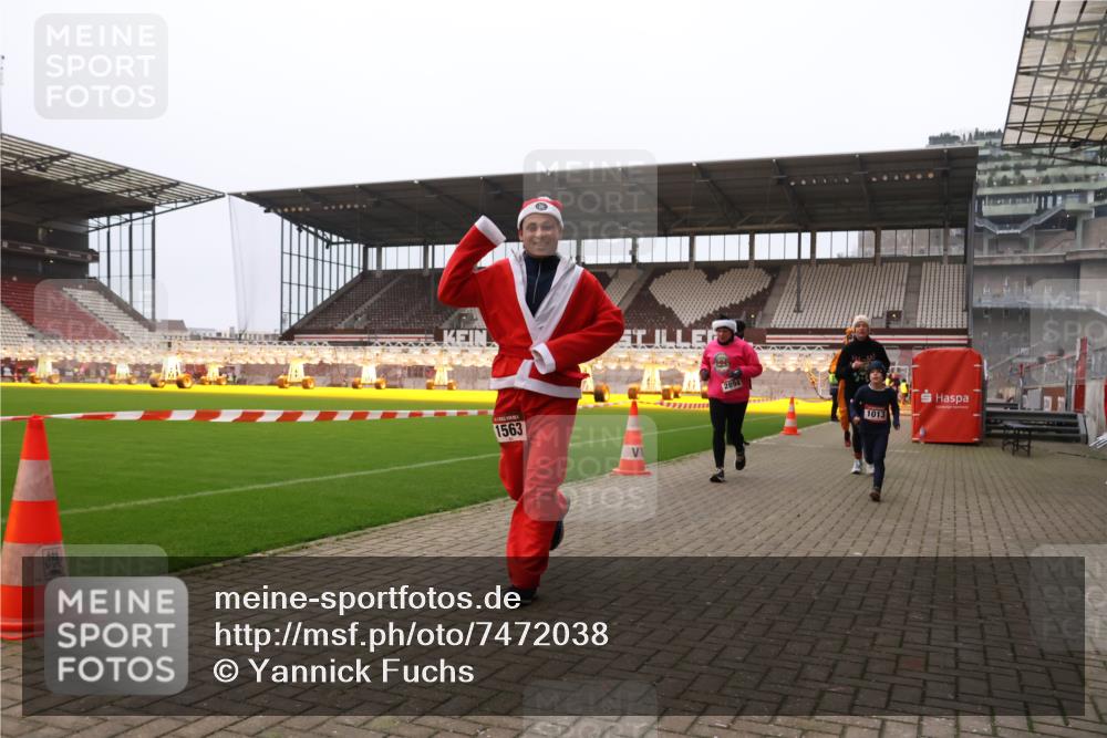 08.12.2024 - St. Pauli X-Mass-Run No. 14 Yannick Fuchs http://msf.ph/oto/7472038 08.12.2024 10:06:19 Ziel 40, 65, 78, 696, 1013, 1016, 1068, 1232, 1563, 2894, 3006 meine-sportfotos.de