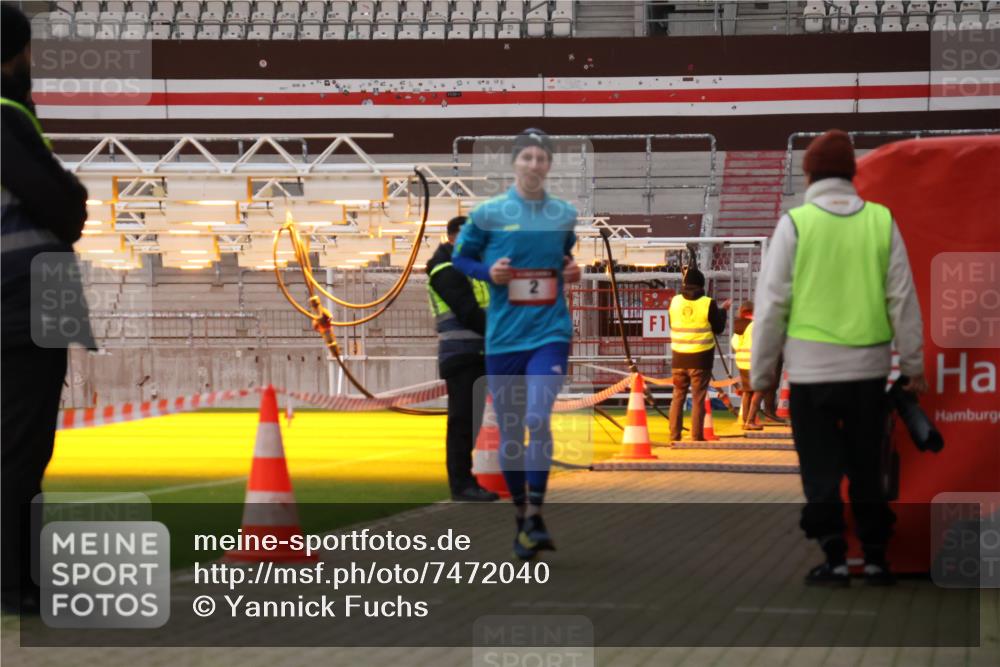 08.12.2024 - St. Pauli X-Mass-Run No. 14 Yannick Fuchs http://msf.ph/oto/7472040 08.12.2024 09:51:13 Ziel 2, 1607, 3309 meine-sportfotos.de