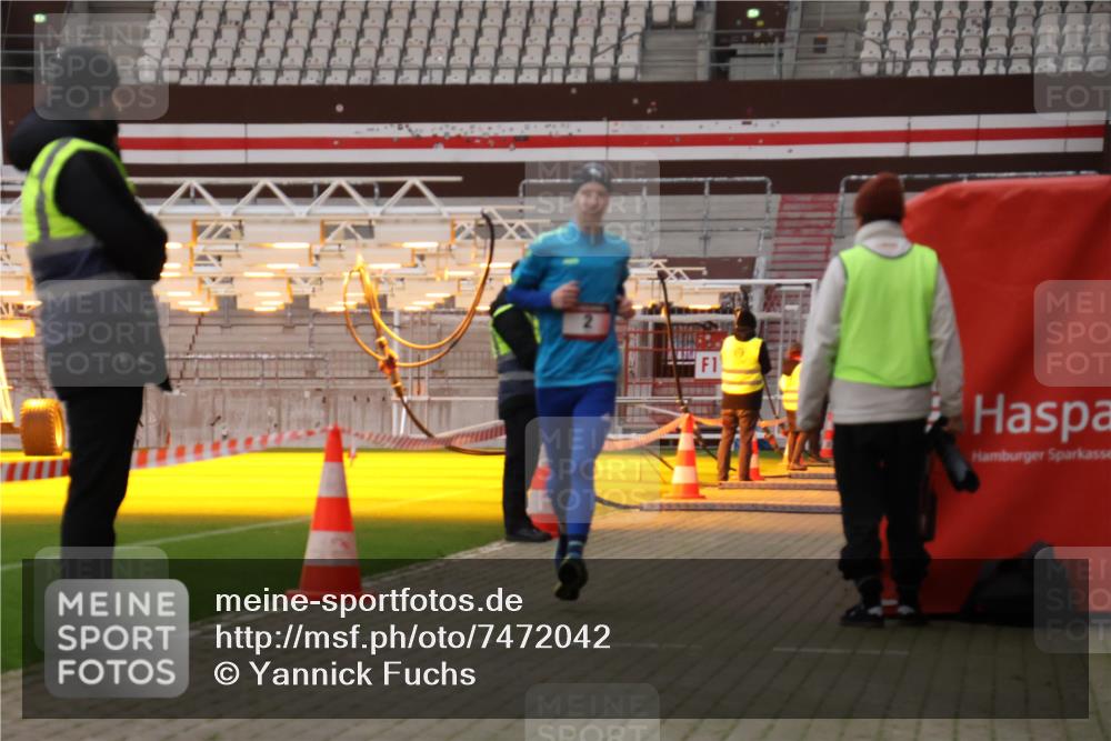 08.12.2024 - St. Pauli X-Mass-Run No. 14 Yannick Fuchs http://msf.ph/oto/7472042 08.12.2024 09:51:13 Ziel 2, 1607, 3309 meine-sportfotos.de