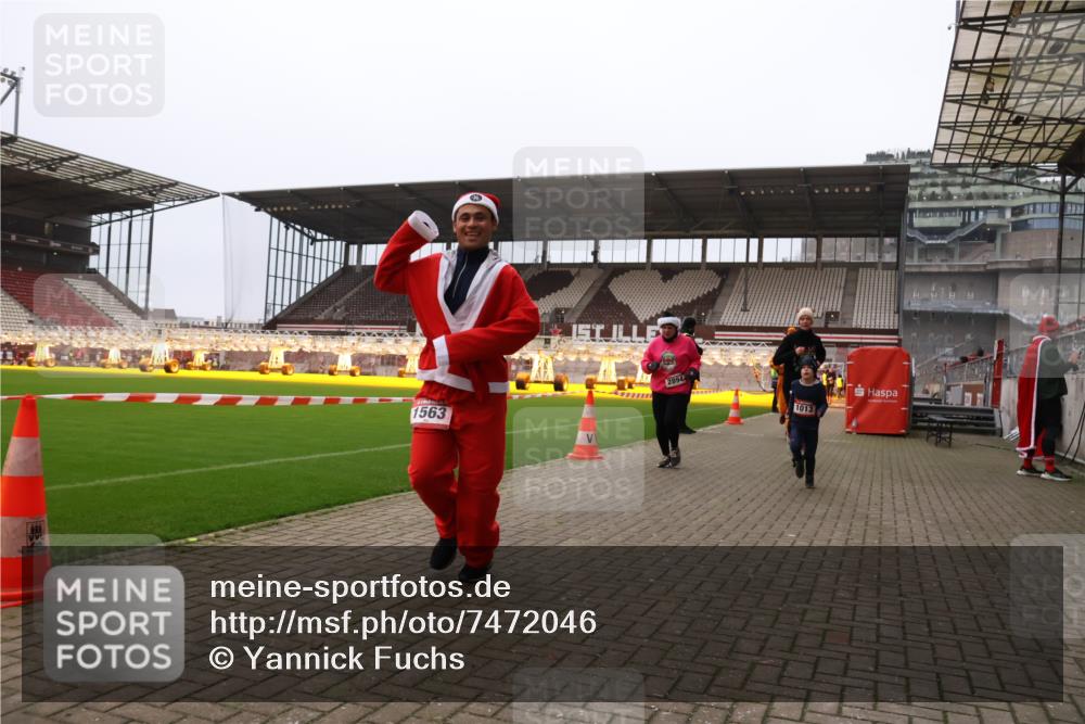 08.12.2024 - St. Pauli X-Mass-Run No. 14 Yannick Fuchs http://msf.ph/oto/7472046 08.12.2024 10:06:19 Ziel 40, 65, 78, 696, 1013, 1016, 1068, 1232, 1563, 2894, 3006 meine-sportfotos.de