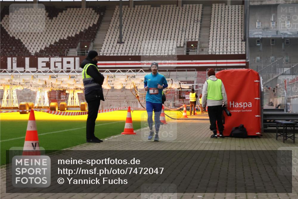 08.12.2024 - St. Pauli X-Mass-Run No. 14 Yannick Fuchs http://msf.ph/oto/7472047 08.12.2024 09:51:14 Ziel 2, 1607, 3309 meine-sportfotos.de