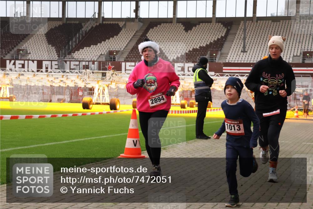 08.12.2024 - St. Pauli X-Mass-Run No. 14 Yannick Fuchs http://msf.ph/oto/7472051 08.12.2024 10:06:20 Ziel 40, 65, 78, 696, 1013, 1016, 1232, 1563, 2894, 3006 meine-sportfotos.de