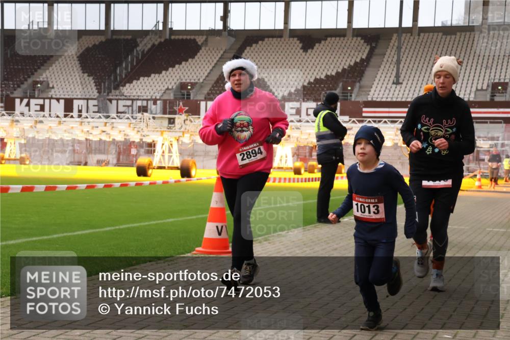 08.12.2024 - St. Pauli X-Mass-Run No. 14 Yannick Fuchs http://msf.ph/oto/7472053 08.12.2024 10:06:20 Ziel 40, 65, 78, 696, 1013, 1016, 1232, 1563, 2894, 3006 meine-sportfotos.de