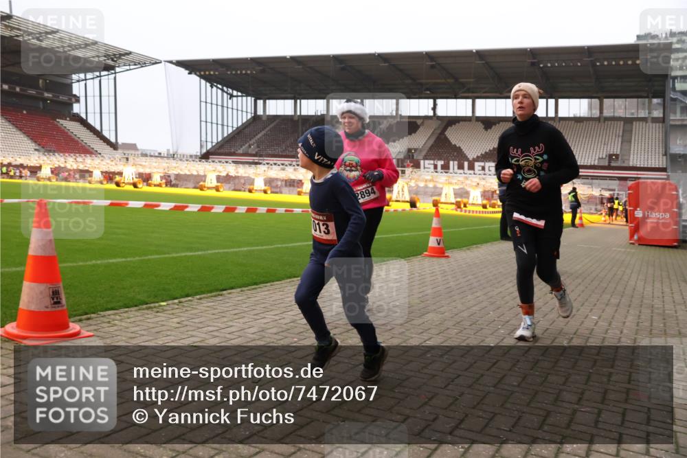 08.12.2024 - St. Pauli X-Mass-Run No. 14 Yannick Fuchs http://msf.ph/oto/7472067 08.12.2024 10:06:21 Ziel 40, 65, 78, 696, 1013, 1016, 1232, 1563, 2894, 3006 meine-sportfotos.de