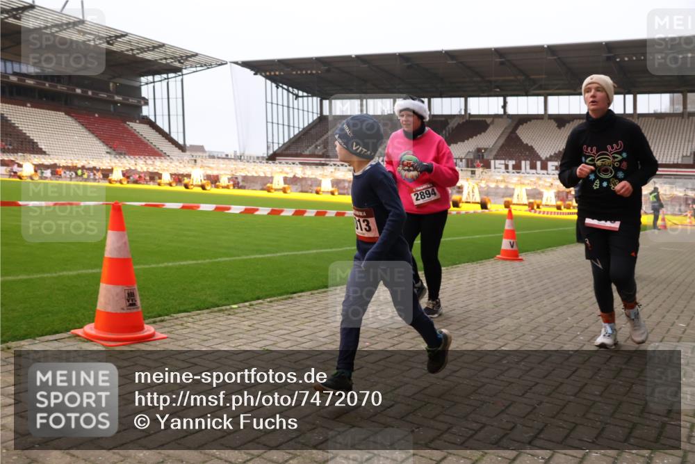 08.12.2024 - St. Pauli X-Mass-Run No. 14 Yannick Fuchs http://msf.ph/oto/7472070 08.12.2024 10:06:21 Ziel 40, 65, 78, 696, 1013, 1016, 1232, 1563, 2894, 3006 meine-sportfotos.de
