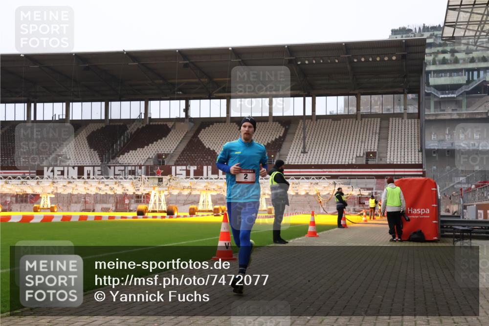 08.12.2024 - St. Pauli X-Mass-Run No. 14 Yannick Fuchs http://msf.ph/oto/7472077 08.12.2024 09:51:16 Ziel 2, 1607, 2757, 3309 meine-sportfotos.de