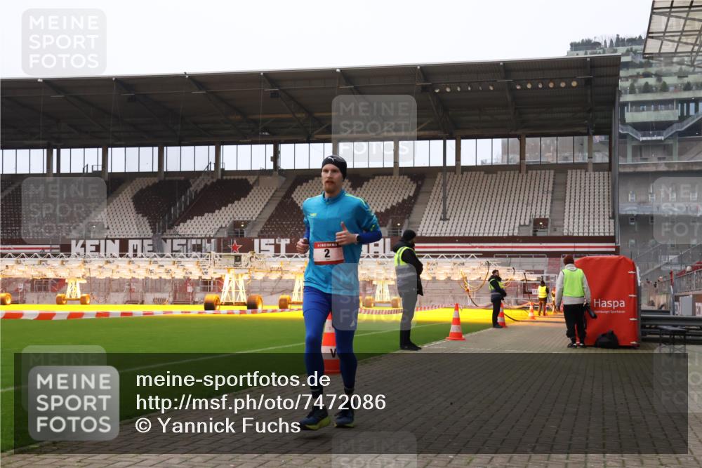 08.12.2024 - St. Pauli X-Mass-Run No. 14 Yannick Fuchs http://msf.ph/oto/7472086 08.12.2024 09:51:16 Ziel 2, 1607, 2757, 3309 meine-sportfotos.de