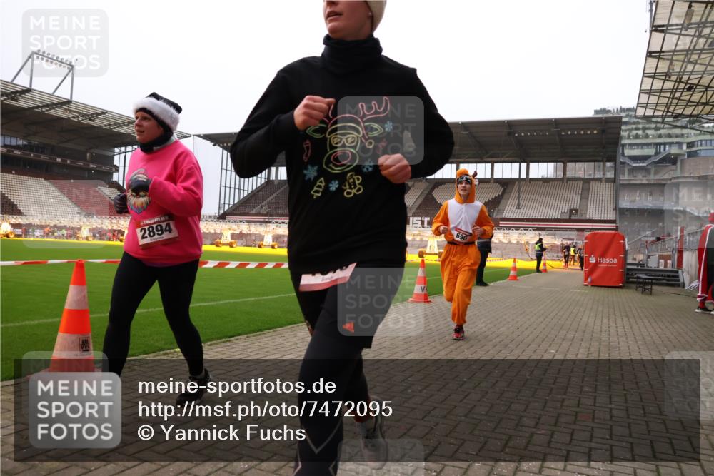 08.12.2024 - St. Pauli X-Mass-Run No. 14 Yannick Fuchs http://msf.ph/oto/7472095 08.12.2024 10:06:22 Ziel 40, 65, 78, 529, 696, 1013, 1016, 1232, 1563, 2894, 3006, 3257 meine-sportfotos.de