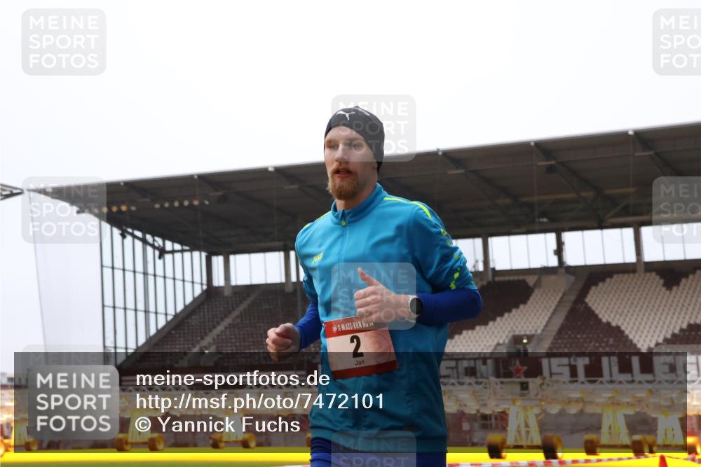 08.12.2024 - St. Pauli X-Mass-Run No. 14 Yannick Fuchs http://msf.ph/oto/7472101 08.12.2024 09:51:17 Ziel 2, 1607, 2757, 3309 meine-sportfotos.de