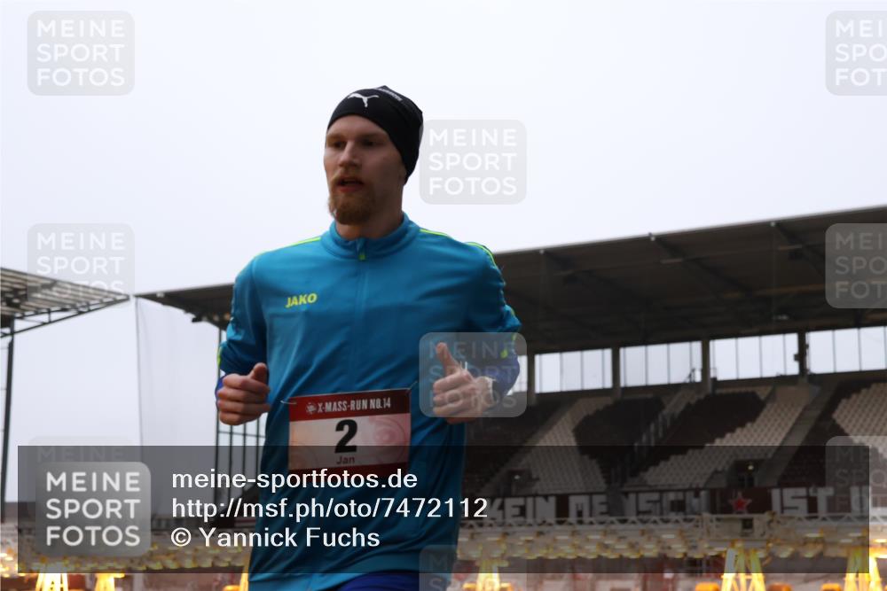 08.12.2024 - St. Pauli X-Mass-Run No. 14 Yannick Fuchs http://msf.ph/oto/7472112 08.12.2024 09:51:17 Ziel 2, 1607, 2757, 3309 meine-sportfotos.de