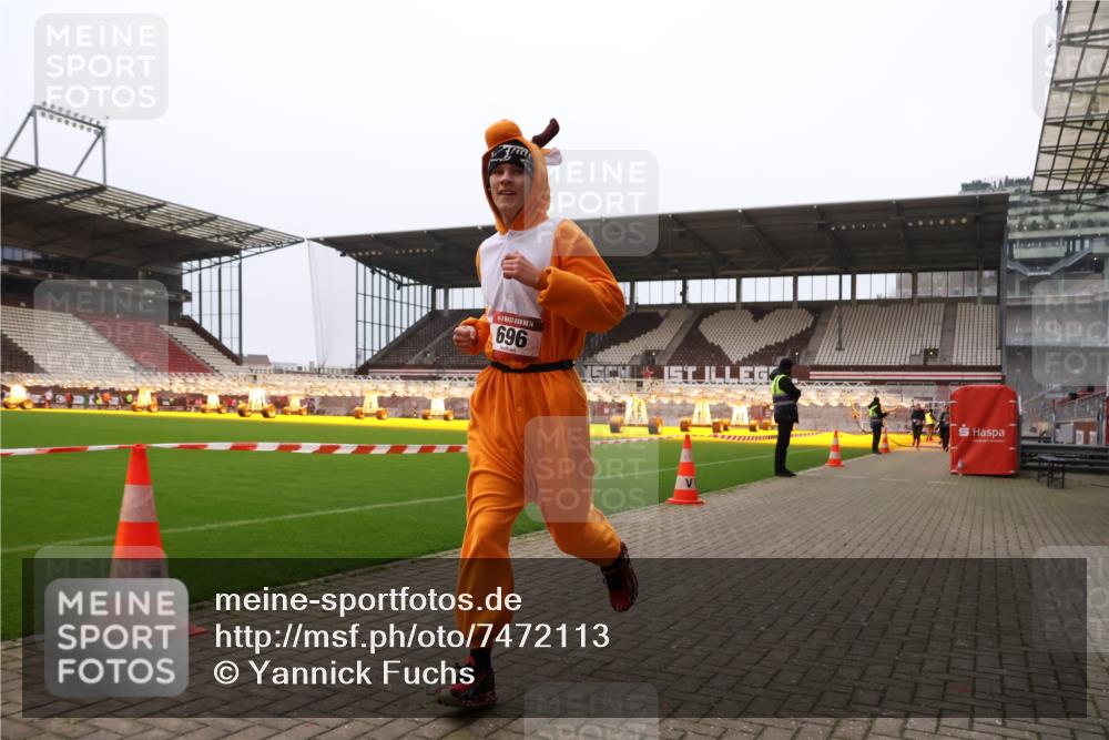 08.12.2024 - St. Pauli X-Mass-Run No. 14 Yannick Fuchs http://msf.ph/oto/7472113 08.12.2024 10:06:23 Ziel 40, 78, 529, 696, 1013, 1016, 1232, 1563, 2894, 3257, 3259 meine-sportfotos.de