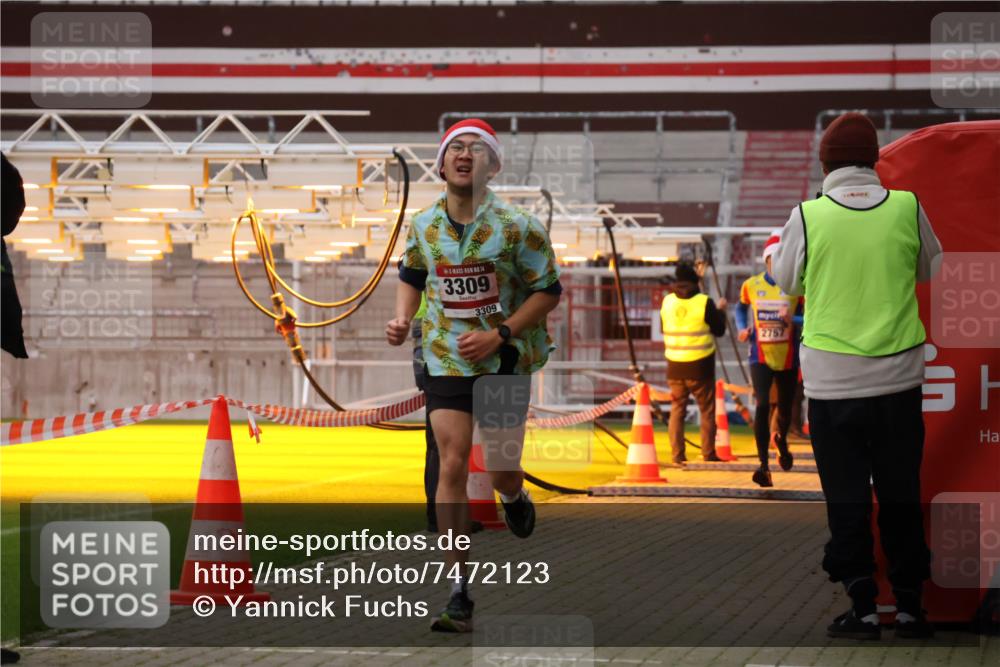 08.12.2024 - St. Pauli X-Mass-Run No. 14 Yannick Fuchs http://msf.ph/oto/7472123 08.12.2024 09:51:26 Ziel 1607, 2757, 3309 meine-sportfotos.de
