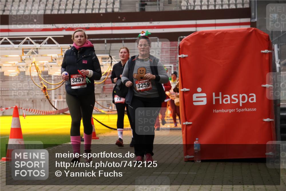 08.12.2024 - St. Pauli X-Mass-Run No. 14 Yannick Fuchs http://msf.ph/oto/7472125 08.12.2024 10:06:29 Ziel 78, 529, 696, 885, 1013, 1016, 1563, 2894, 3257, 3259 meine-sportfotos.de