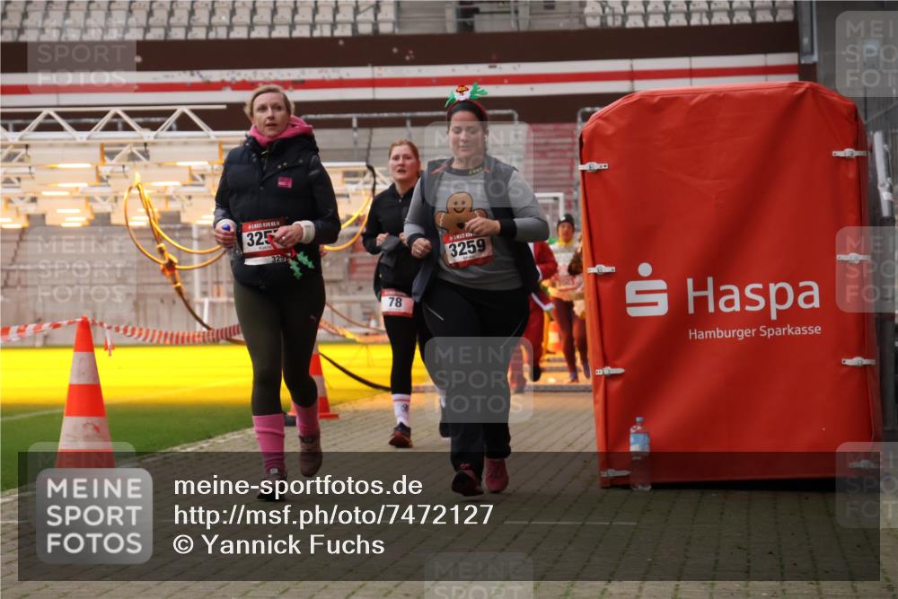 08.12.2024 - St. Pauli X-Mass-Run No. 14 Yannick Fuchs http://msf.ph/oto/7472127 08.12.2024 10:06:29 Ziel 78, 529, 696, 885, 1013, 1016, 1563, 2894, 3257, 3259 meine-sportfotos.de