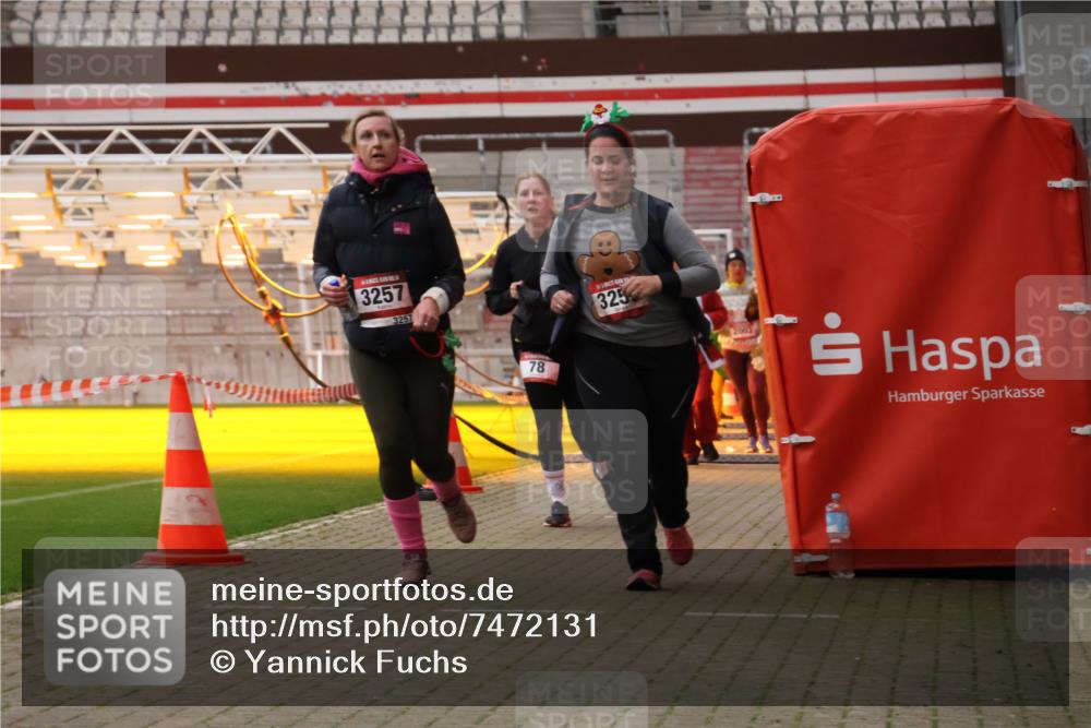 08.12.2024 - St. Pauli X-Mass-Run No. 14 Yannick Fuchs http://msf.ph/oto/7472131 08.12.2024 10:06:30 Ziel 78, 529, 696, 885, 890, 1013, 1016, 1563, 2894, 3257, 3259 meine-sportfotos.de