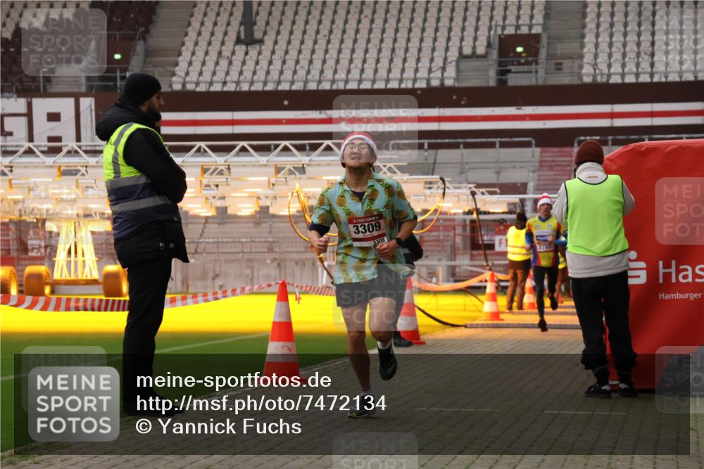 08.12.2024 - St. Pauli X-Mass-Run No. 14 Yannick Fuchs http://msf.ph/oto/7472134 08.12.2024 09:51:27 Ziel 2757, 3309 meine-sportfotos.de