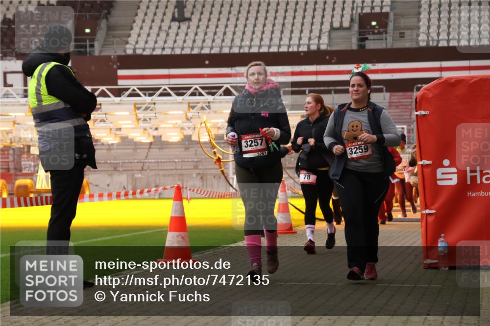 08.12.2024 - St. Pauli X-Mass-Run No. 14 Yannick Fuchs http://msf.ph/oto/7472135 08.12.2024 10:06:30 Ziel 78, 529, 696, 885, 890, 1013, 1016, 1563, 2894, 3257, 3259 meine-sportfotos.de