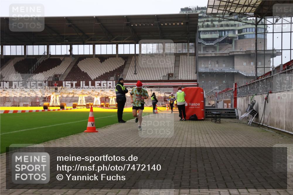 08.12.2024 - St. Pauli X-Mass-Run No. 14 Yannick Fuchs http://msf.ph/oto/7472140 08.12.2024 09:51:28 Ziel 2757, 3309 meine-sportfotos.de