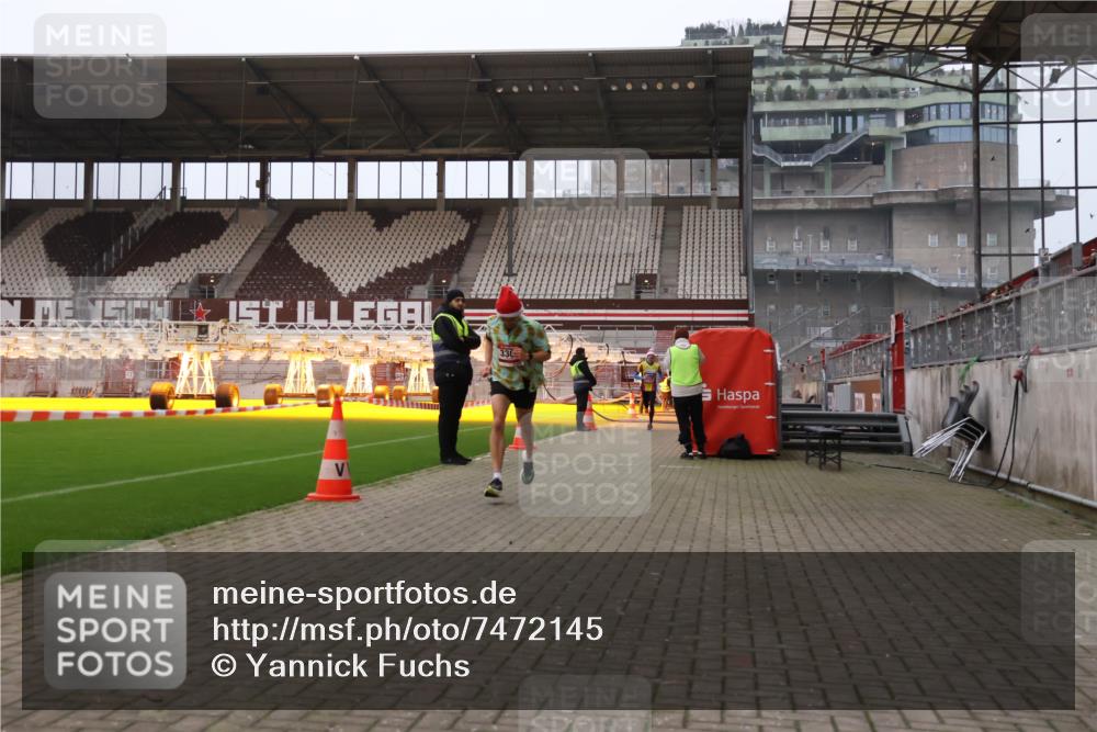 08.12.2024 - St. Pauli X-Mass-Run No. 14 Yannick Fuchs http://msf.ph/oto/7472145 08.12.2024 09:51:28 Ziel 2757, 3309 meine-sportfotos.de