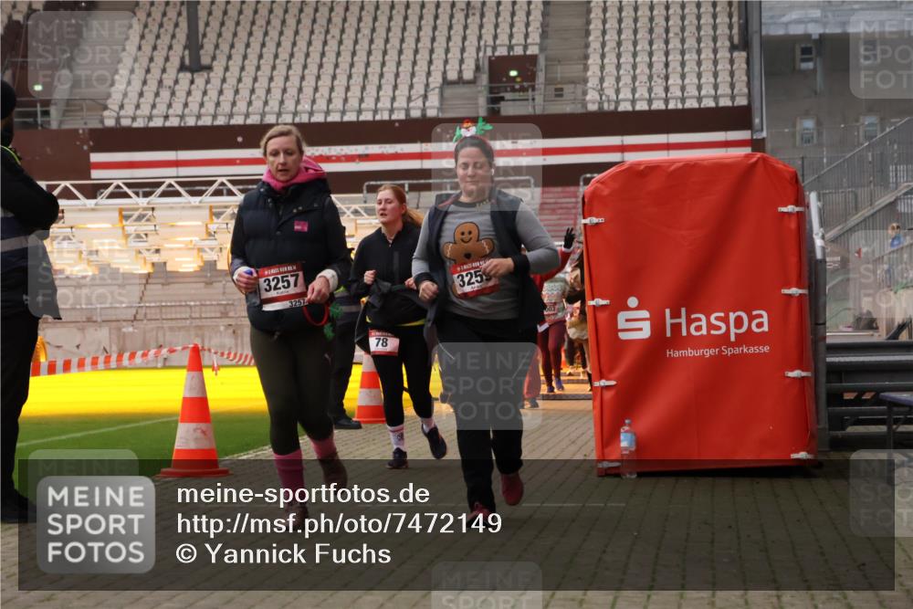 08.12.2024 - St. Pauli X-Mass-Run No. 14 Yannick Fuchs http://msf.ph/oto/7472149 08.12.2024 10:06:31 Ziel 78, 529, 696, 698, 885, 890, 1016, 2894, 3257, 3259 meine-sportfotos.de