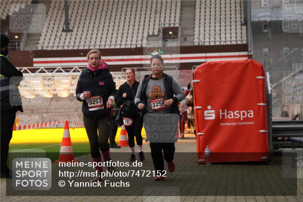 08.12.2024 - St. Pauli X-Mass-Run No. 14 Yannick Fuchs http://msf.ph/oto/7472152 08.12.2024 10:06:31 Ziel 78, 529, 696, 698, 885, 890, 1016, 2894, 3257, 3259 meine-sportfotos.de