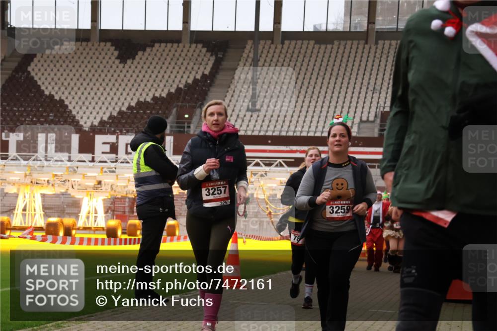 08.12.2024 - St. Pauli X-Mass-Run No. 14 Yannick Fuchs http://msf.ph/oto/7472161 08.12.2024 10:06:33 Ziel 78, 529, 621, 698, 795, 885, 890, 1424, 2894, 3257, 3259 meine-sportfotos.de