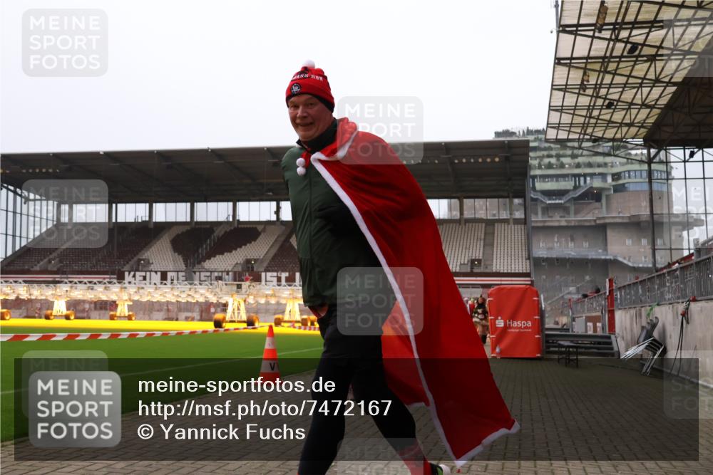 08.12.2024 - St. Pauli X-Mass-Run No. 14 Yannick Fuchs http://msf.ph/oto/7472167 08.12.2024 10:06:34 Ziel 78, 529, 621, 698, 795, 885, 890, 1424, 1786, 2751, 2894, 3257, 3259 meine-sportfotos.de