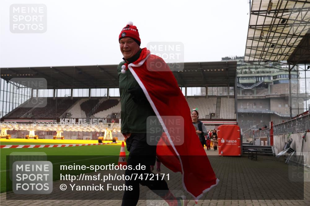 08.12.2024 - St. Pauli X-Mass-Run No. 14 Yannick Fuchs http://msf.ph/oto/7472171 08.12.2024 10:06:34 Ziel 78, 529, 621, 698, 795, 885, 890, 1424, 1786, 2751, 2894, 3257, 3259 meine-sportfotos.de