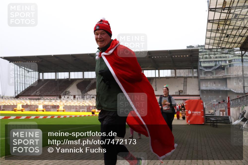 08.12.2024 - St. Pauli X-Mass-Run No. 14 Yannick Fuchs http://msf.ph/oto/7472173 08.12.2024 10:06:34 Ziel 78, 529, 621, 698, 795, 885, 890, 1424, 1786, 2751, 2894, 3257, 3259 meine-sportfotos.de