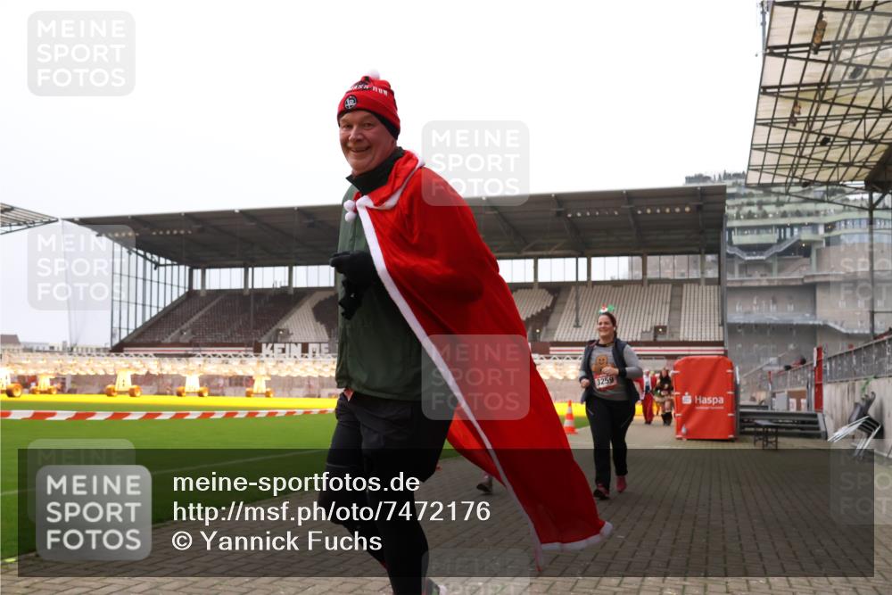 08.12.2024 - St. Pauli X-Mass-Run No. 14 Yannick Fuchs http://msf.ph/oto/7472176 08.12.2024 10:06:34 Ziel 78, 529, 621, 698, 795, 885, 890, 1424, 1786, 2751, 2894, 3257, 3259 meine-sportfotos.de