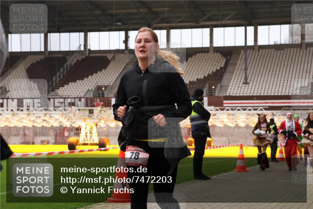 08.12.2024 - St. Pauli X-Mass-Run No. 14 Yannick Fuchs http://msf.ph/oto/7472203 08.12.2024 10:06:36 Ziel 78, 529, 621, 698, 795, 885, 890, 1424, 1786, 2003, 2751, 2755, 3257, 3259 meine-sportfotos.de