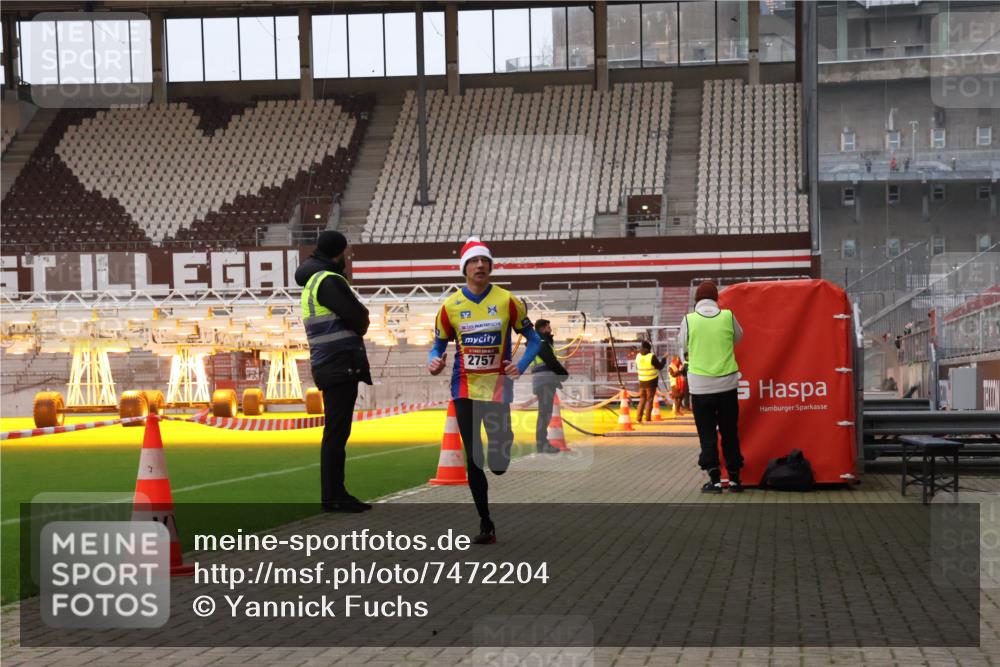 08.12.2024 - St. Pauli X-Mass-Run No. 14 Yannick Fuchs http://msf.ph/oto/7472204 08.12.2024 09:51:32 Ziel 2757, 3309 meine-sportfotos.de